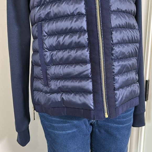 Lilly Pulitzer Darci Puffer Coat True Navy Blue Full Zip Pockets Gold Detail M - Picture 5 of 11